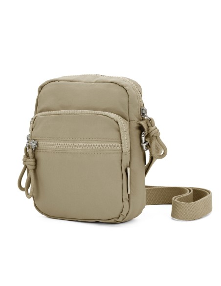 Material resistente polyester. Dimensiones: 19 x 23 x 6 cm. Bolsillos exteriores con cremallera. Correa ajustable Recíbalo en 24