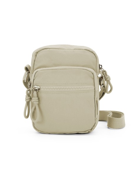 Material resistente polyester. Dimensiones: 19 x 23 x 6 cm. Bolsillos exteriores con cremallera. Correa ajustable Recíbalo en 24