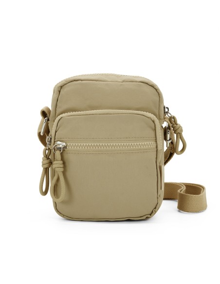 Material resistente polyester. Dimensiones: 19 x 23 x 6 cm. Bolsillos exteriores con cremallera. Correa ajustable Recíbalo en 24